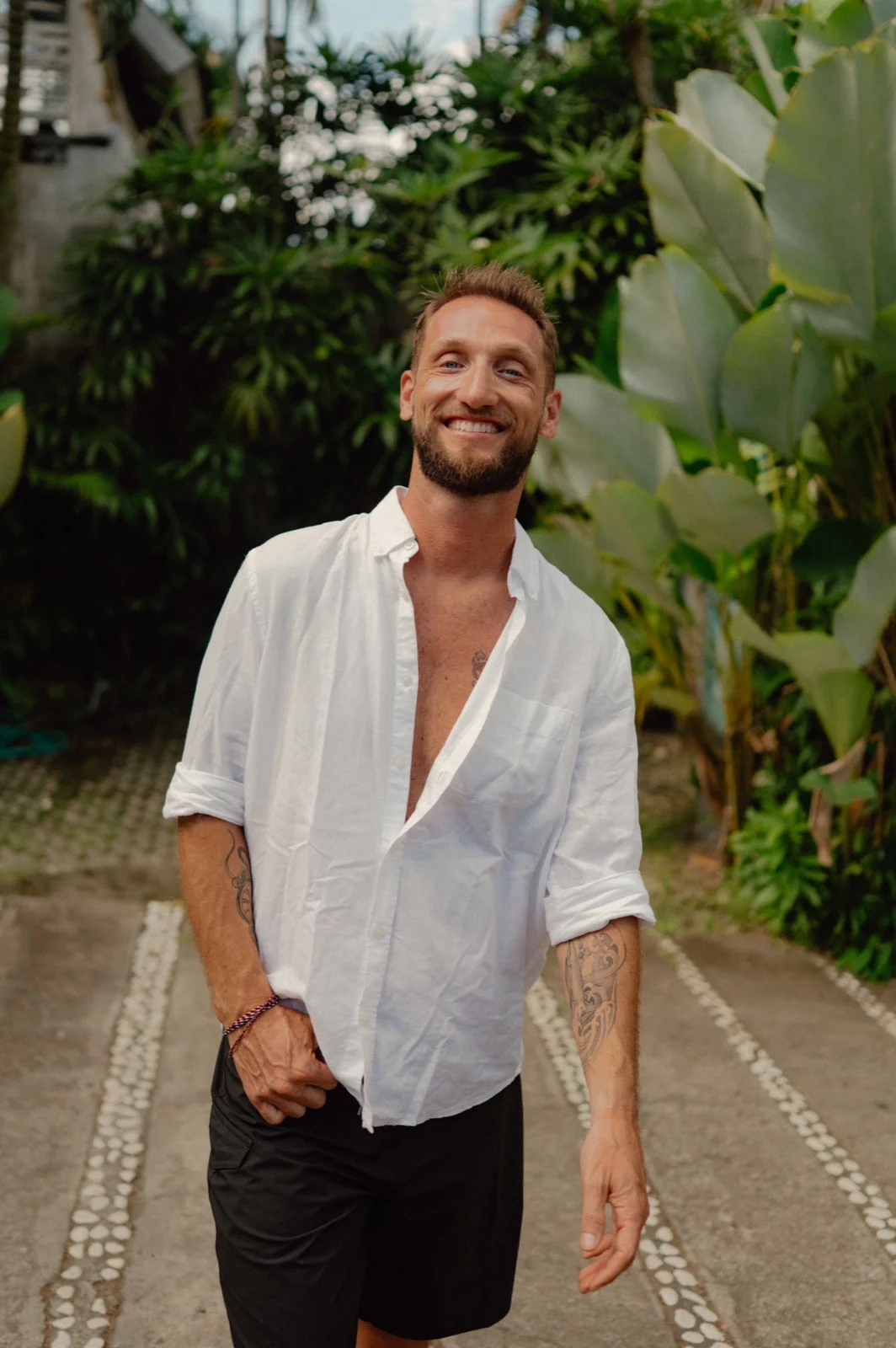 Becoming the partner you are looking for starts with becoming your true and authentic self. | Conscious relating, self-acceptance, attachment theory, Zac Spowart, Love Unlocked, MA Hazelden Betty Ford, Pepperdine MBA